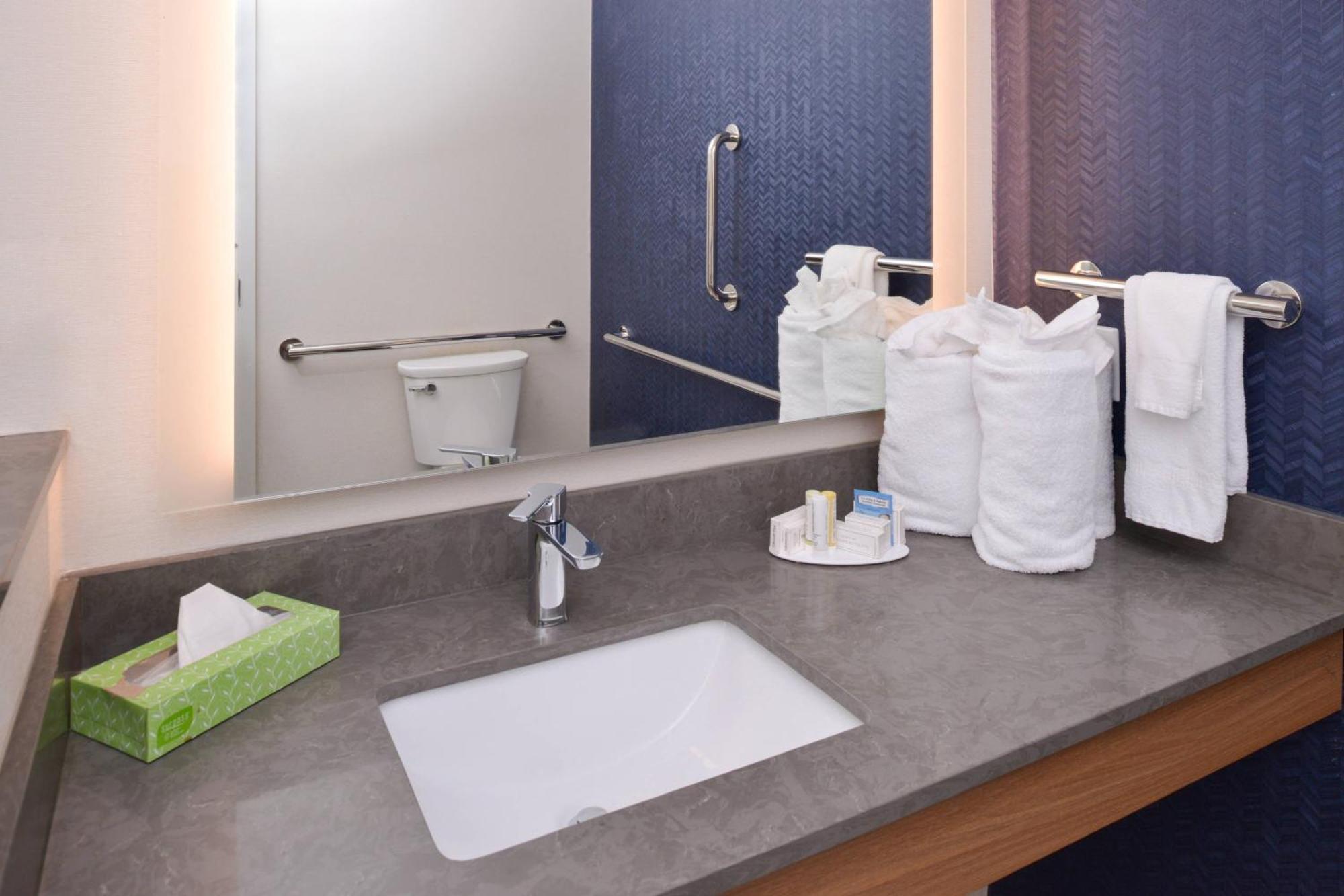 Hotel Fairfield & By Marriott Columbus Grove
